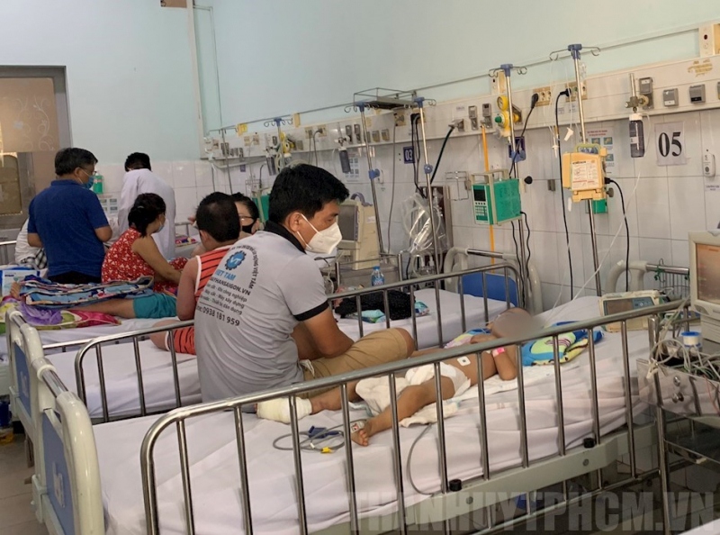 Số ca mắc sốt xuất huyết tăng vọt tại Hà Nội